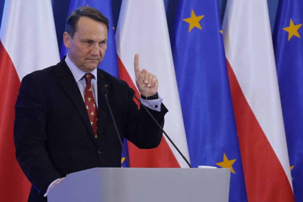 polonyali milletvekili berkowicz in i srail e yonelik nazi sembolu kullanimi uluslararasi tepkilere yol acti 61975