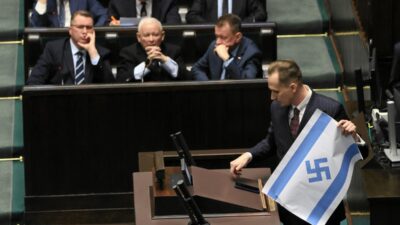 Polonyali milletvekili berkowicz ten i srail e soykirim suclamasi ve nazi sembolu gosterisi 61807