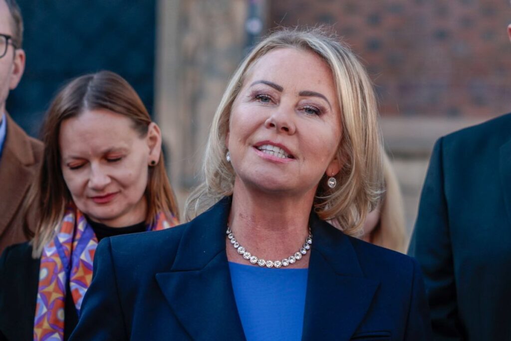 polonyali milletvekili bodnar in otizm yorumu tepki cekti ozur diledi 63697