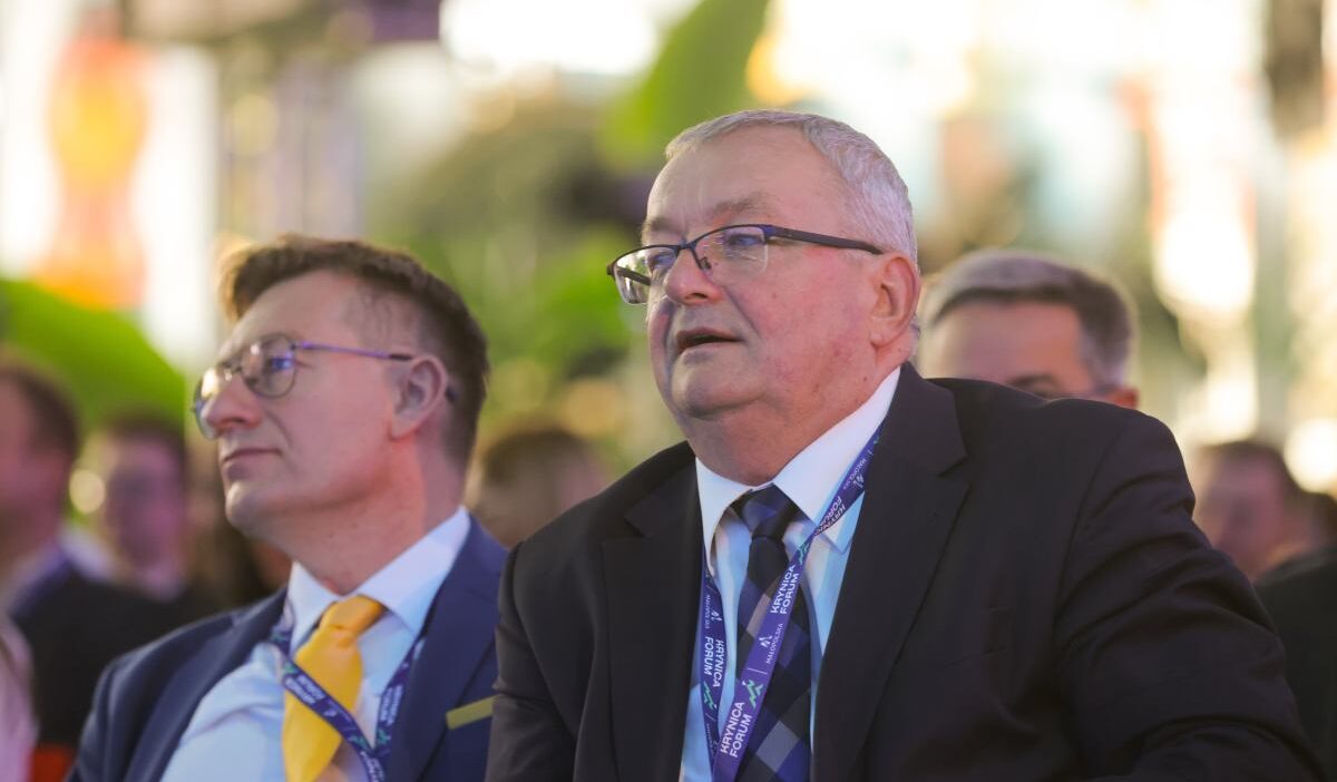 Polonyali milletvekili gazetecinin fotografini cekmekle suclandi 65664