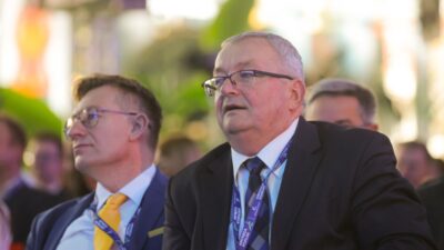 Polonyali milletvekili gazetecinin fotografini cekmekle suclandi 65664