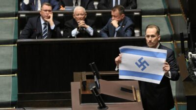 Polonyali milletvekili i srail i soykirim i ddiasiyla sucladi ve swastika sembollu bayrak gosterdi 65240
