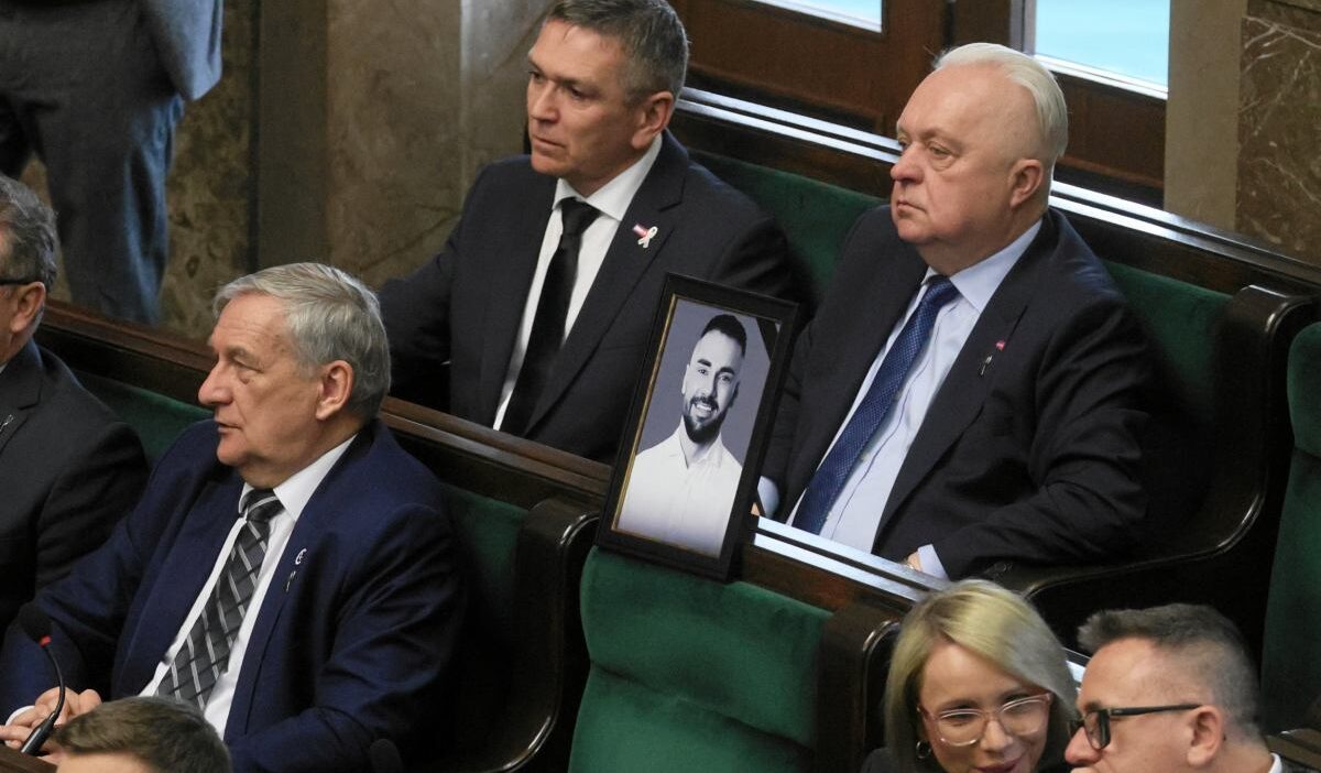 Polonyali milletvekili litewka bisiklet kazasinda hayatini kaybetti 67055