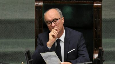 Polonyali milletvekili temsilciler meclisi nde nazi sembolizmi gosterdi 61928