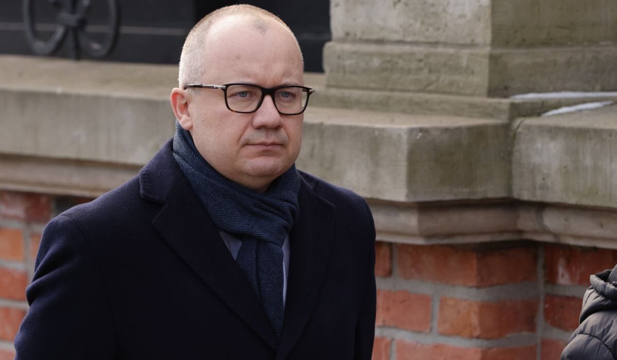 Polonyali savci yardimcisi ostrowski 14 aylik gorevden uzaklastirma sonrasi gorevine donuyor 59480