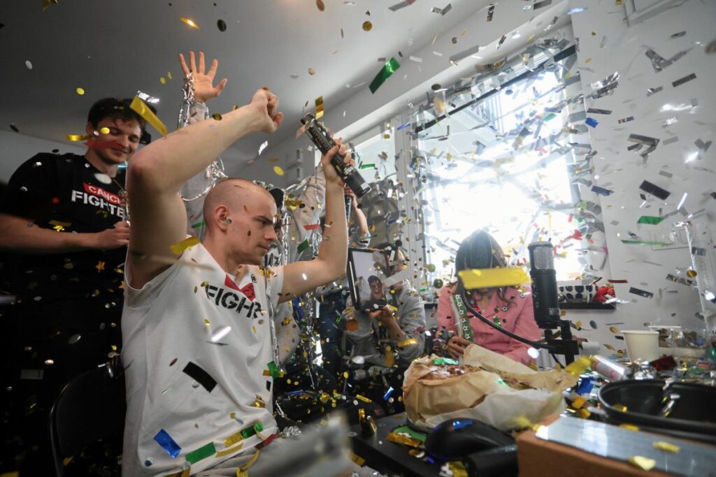 polonyali yayinci atwoganga nin kampanyasiyla kanserle mucadeleye rekor destek 66591