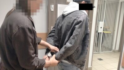 Prag da alkollu ve ehliyetsiz surucu polisi pesine takti 67616