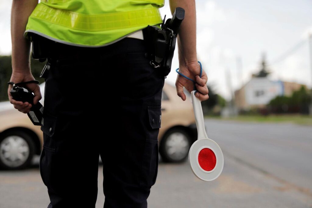 przemy l de trafik i hlali yapan polis sefi gorevden uzaklastirildi 58440