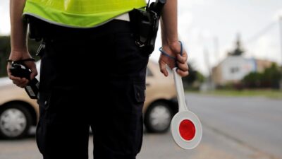 Przemy l de trafik i hlali yapan polis sefi gorevden uzaklastirildi 58440