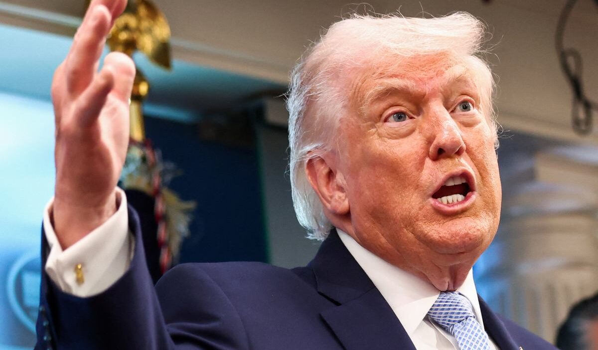 Trump, i̇ran'daki askeri varlığı sürdürme ve olası askeri müdahaleye i̇lişkin açıklama yaptı 1 Trump i ran daki askeri varligi surdurme ve olasi askeri mudahaleye i liskin aciklama yapti 59992