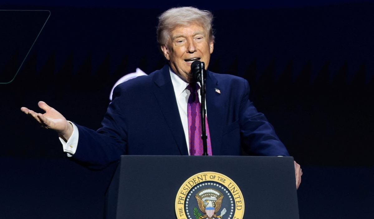 Trump i ran daki siyasi bolunmeler nedeniyle ateskesi uzatti ancak deniz ablukasini surduruyor 64335