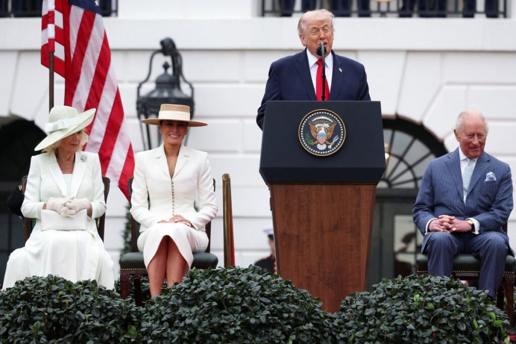 trump in annesi kralice elizabeth e hayrandi kral iii charles ile akrabalik i ddiasi 67248