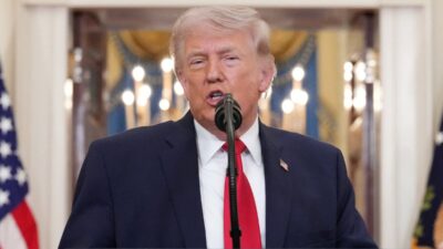 Trump papalik elestirilerine devam ediyor politikaya karismamali 61672