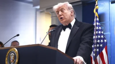 Trump un katildigi yemekte silahli saldiri saldirgan gozaltina alindi bir ajan yaralandi 66457