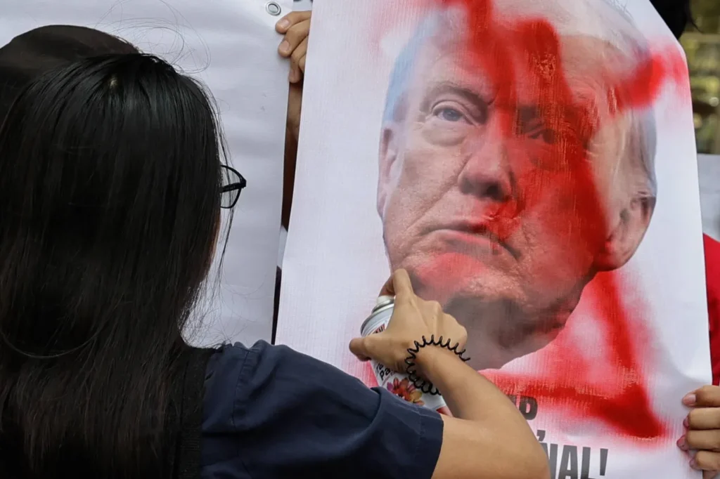 trump yonetimi cok yonlu krizlerle mucadele ediyor anketler dususu gosteriyor 63187