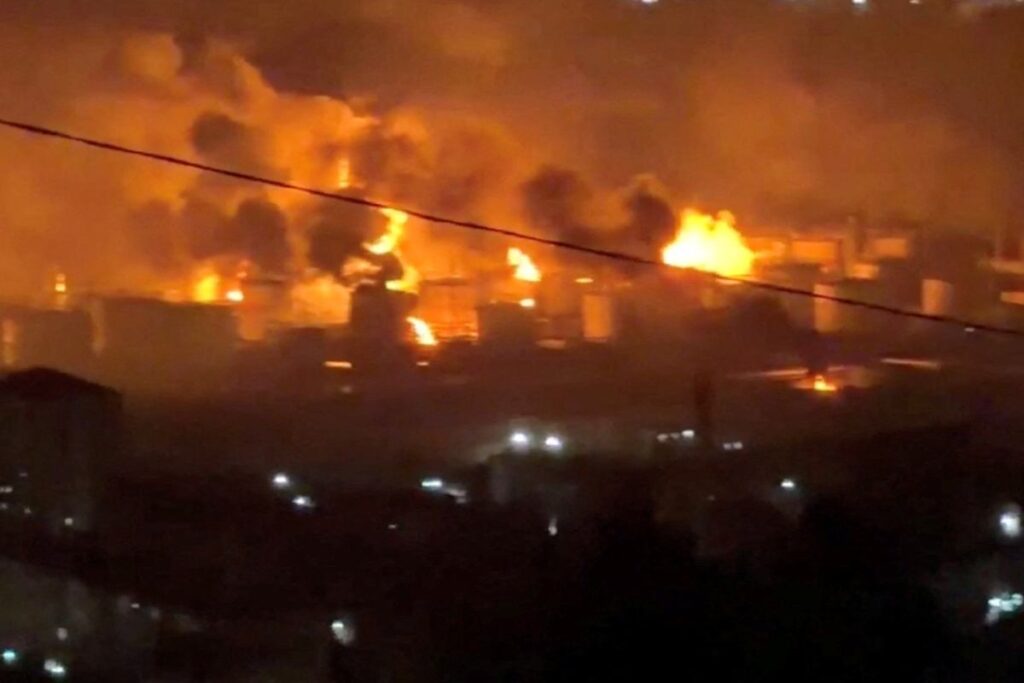 tuapse petrol rafinerisi ukrayna saldirisi sonrasi durduruldu yangin devam ediyor 65444