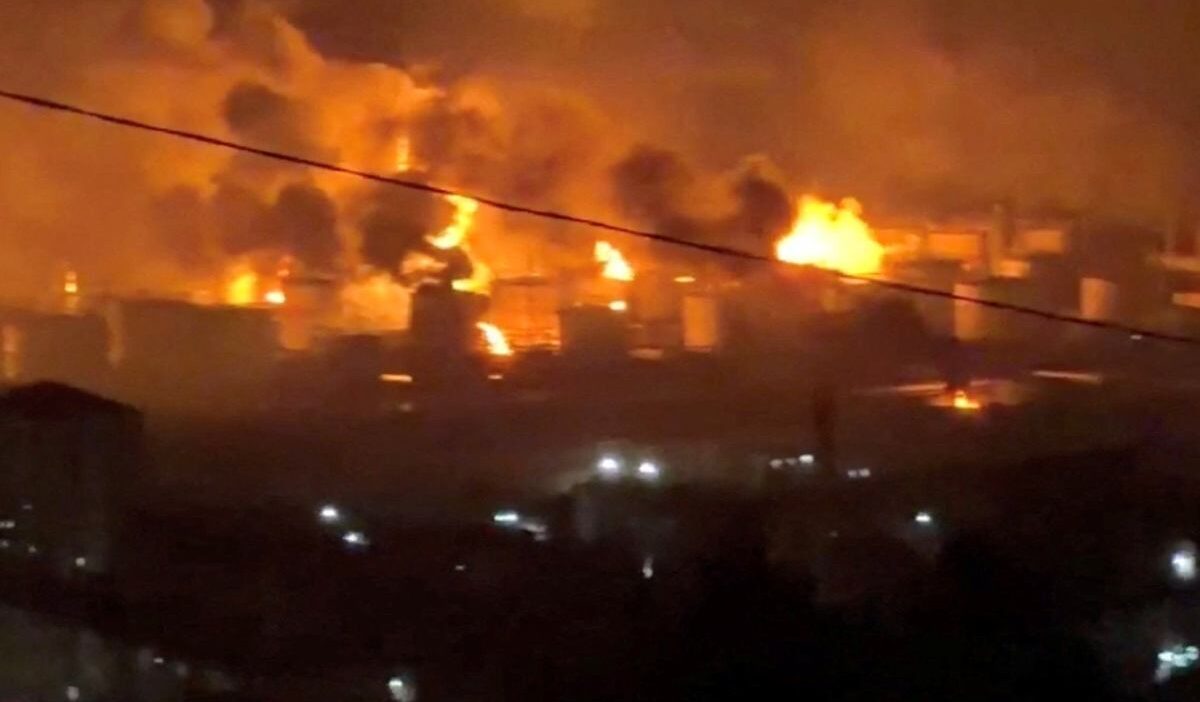 Tuapse petrol rafinerisi ukrayna saldirisi sonrasi durduruldu yangin devam ediyor 65444