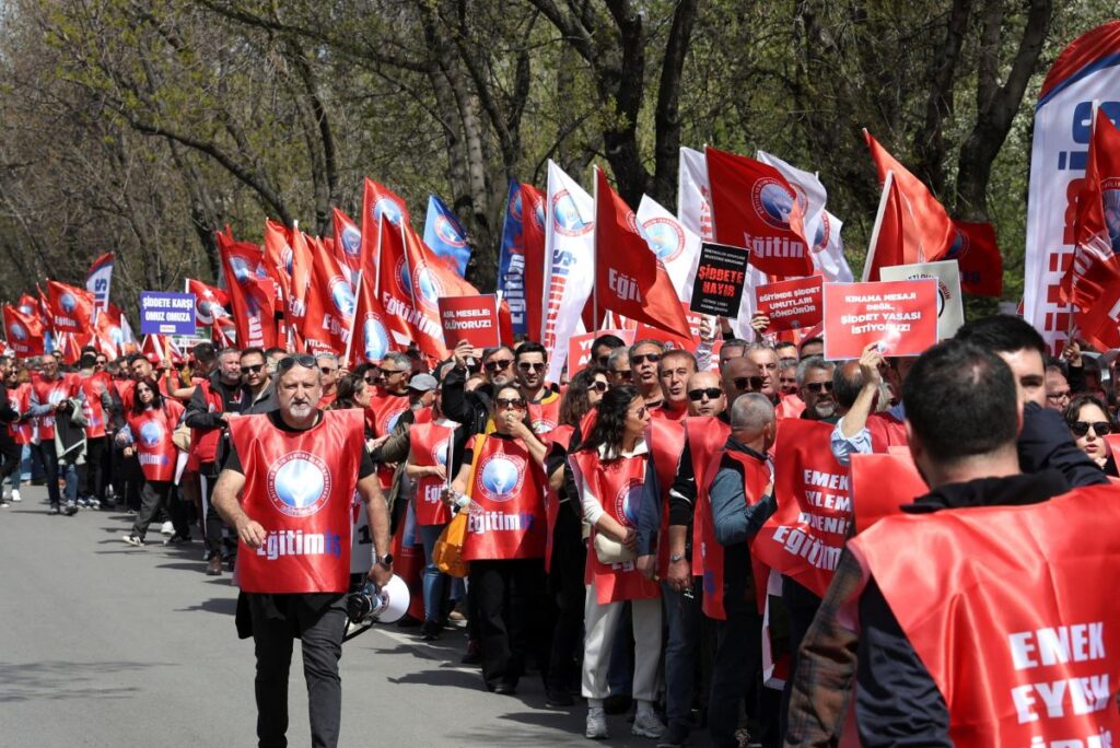 turkiye de okullardaki silahli saldirilar sonrasi gosteri ve sorusturma 62612