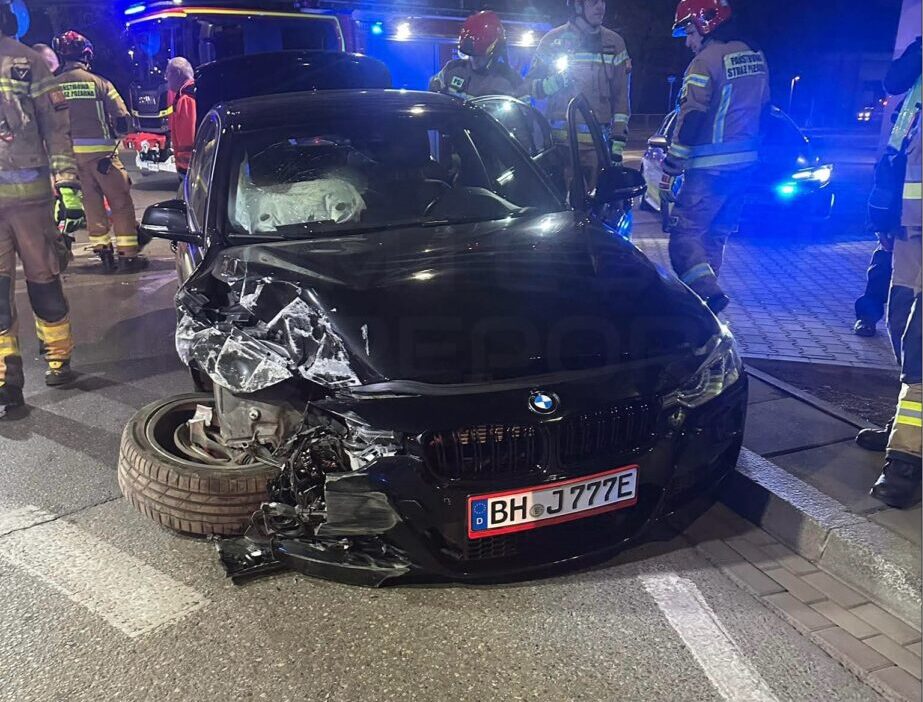 Varsova da alkollu surucu kazasi yapti olay yerinden kacti 65384