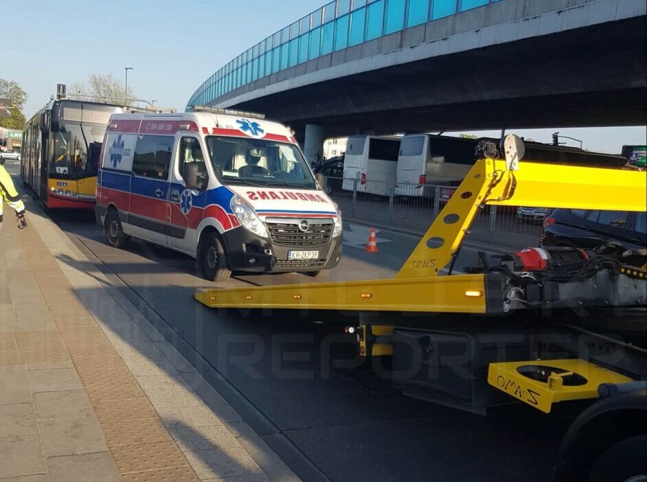 Varsova da ambulans kazasi yol yardim calisani hayat tehlikesiyle hastaneye kaldirildi 66394