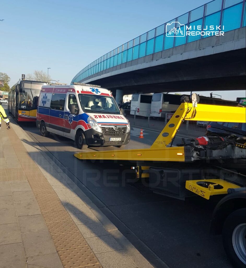 varsova da ambulans kazasi yol yardim calisani hayat tehlikesiyle hastaneye kaldirildi 66394