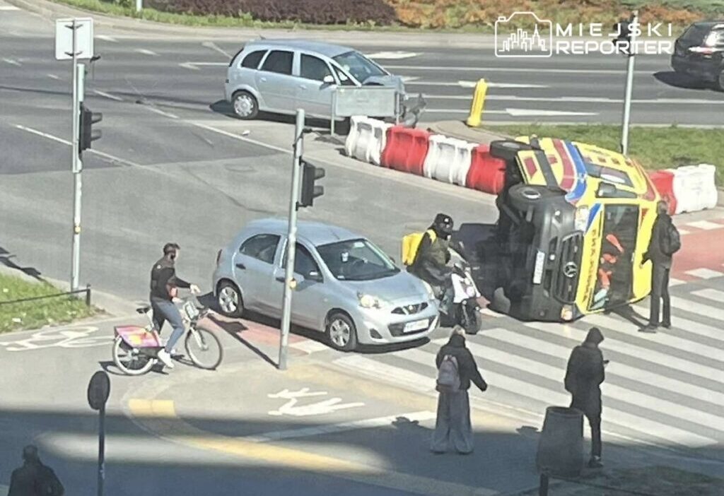 Varsova da ambulans ve otomobil carpisti yaralanan olmadi 64078