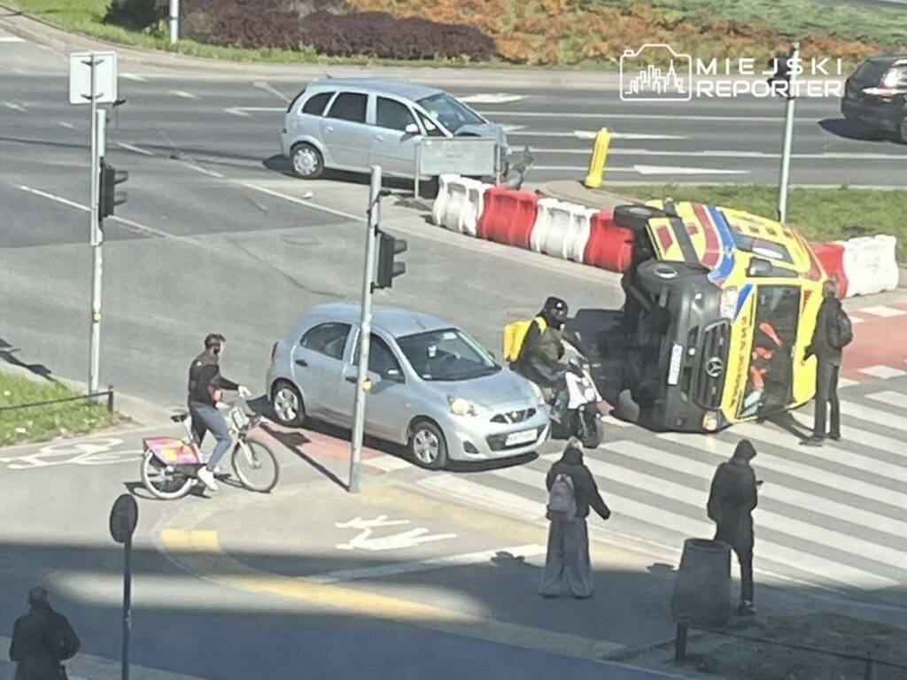 varsova da ambulans ve otomobil carpisti yaralanan olmadi 64078