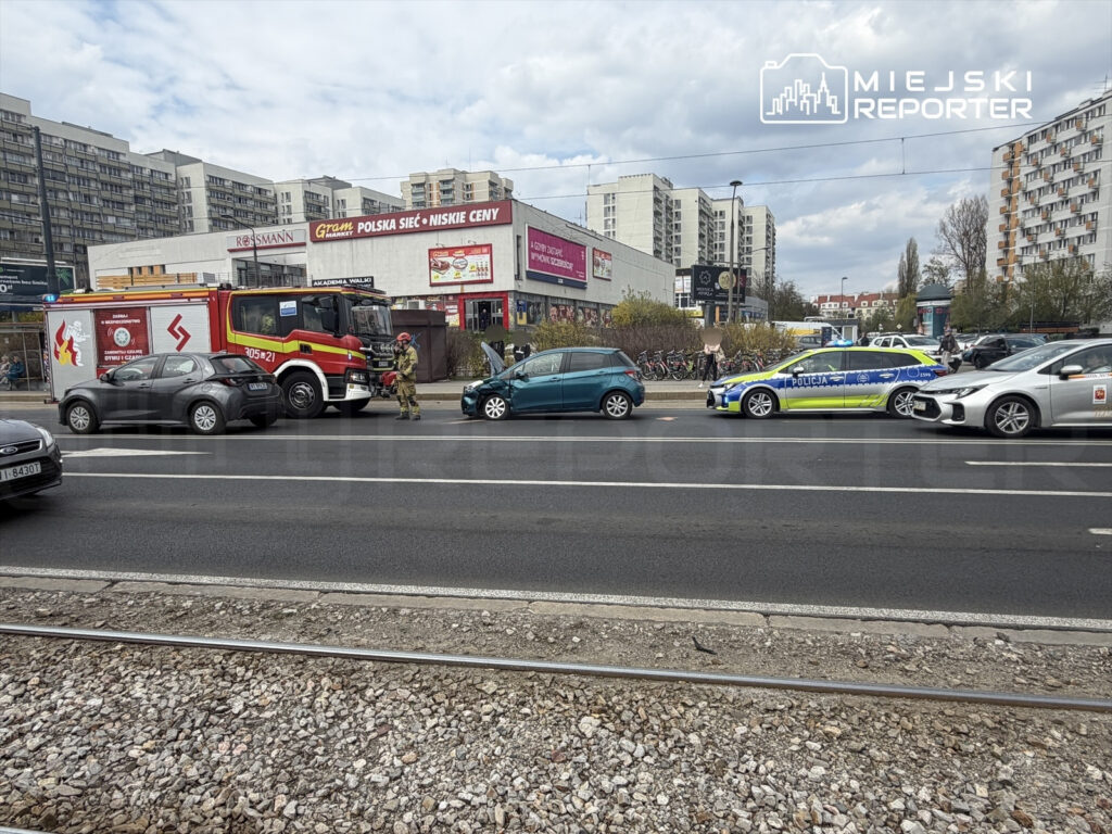 Varsova da ambulans ve toyota karisti bir yarali trafikte aksama 62624