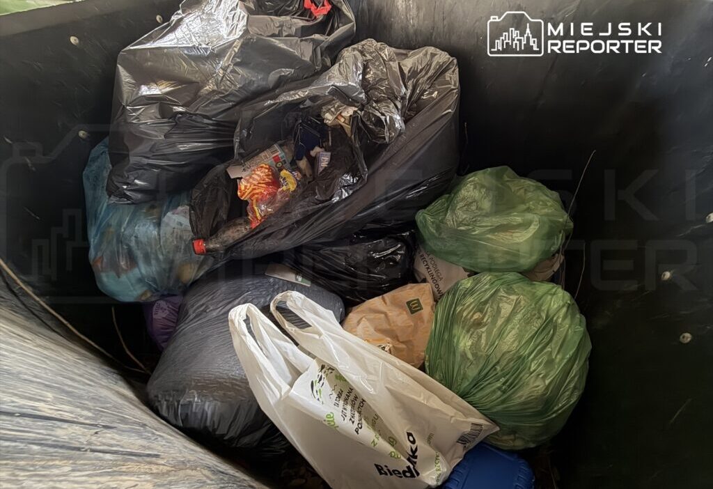 Varsova da atik yonetimi devri yeni sistemde aksakliklar ve cozum arayislari 60186