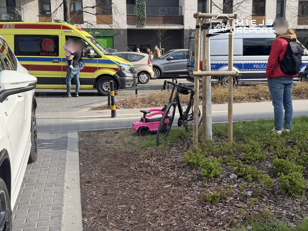 varsova da bisikletli ile yaya arasinda carpisma yaya agir yaralandi 60657