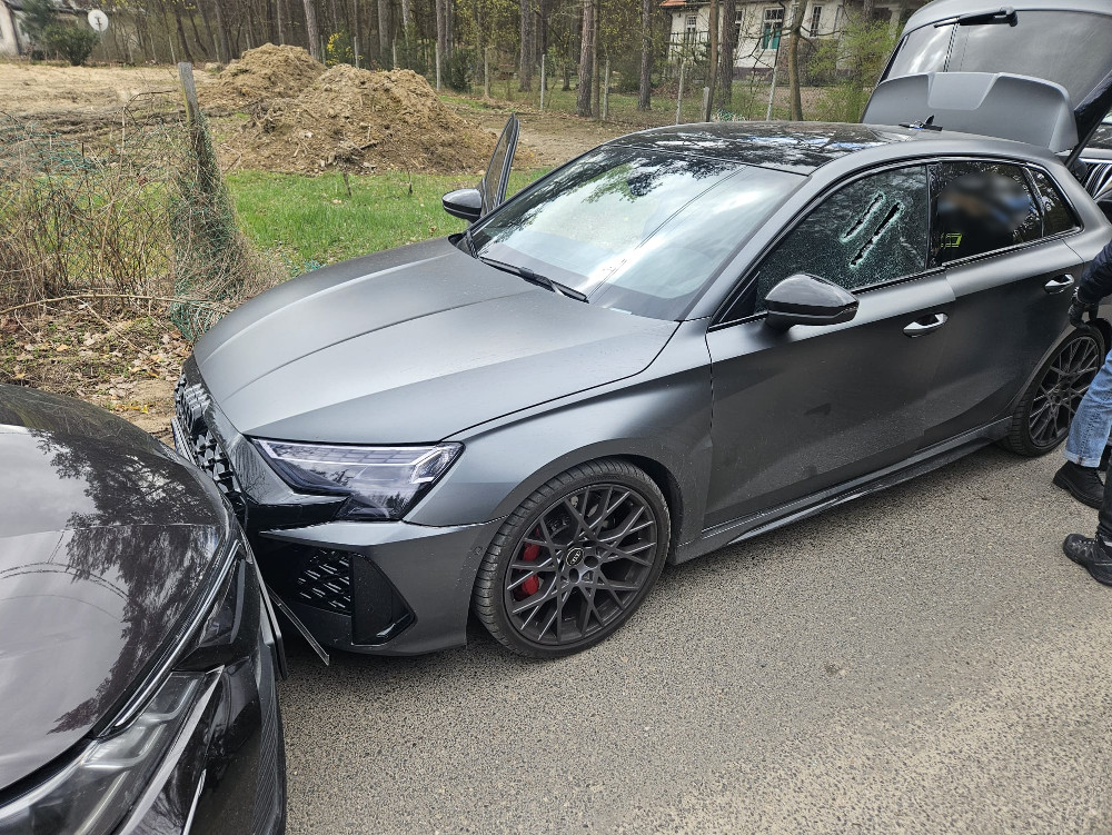 varsova da buyuk uyusturucu operasyonu 49 kilogram esrar ele gecirildi 2 supheli tutuklandi 66264