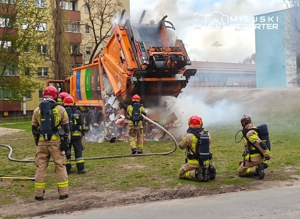Varsova da cop kamyonunda cikan yangin kontrol altina alindi 59505