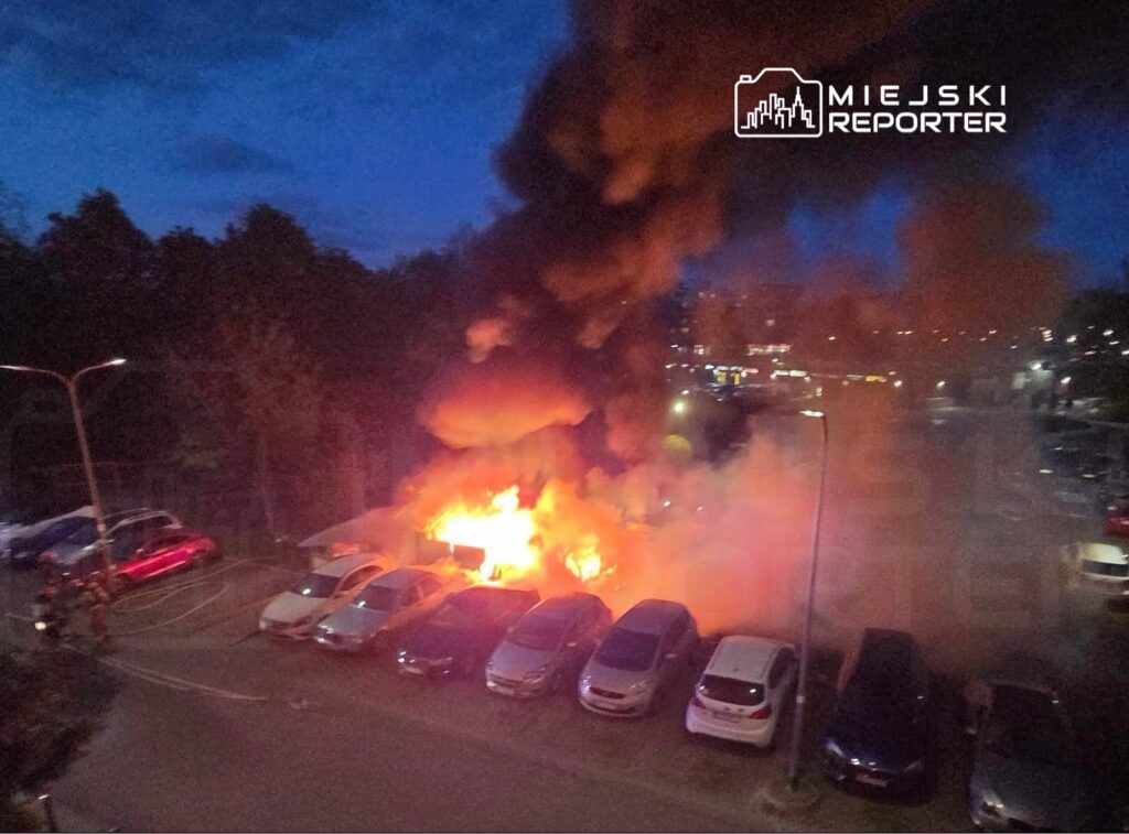 varsova da cop konteyneri yangini 3 araci zarar gordurdu 67103