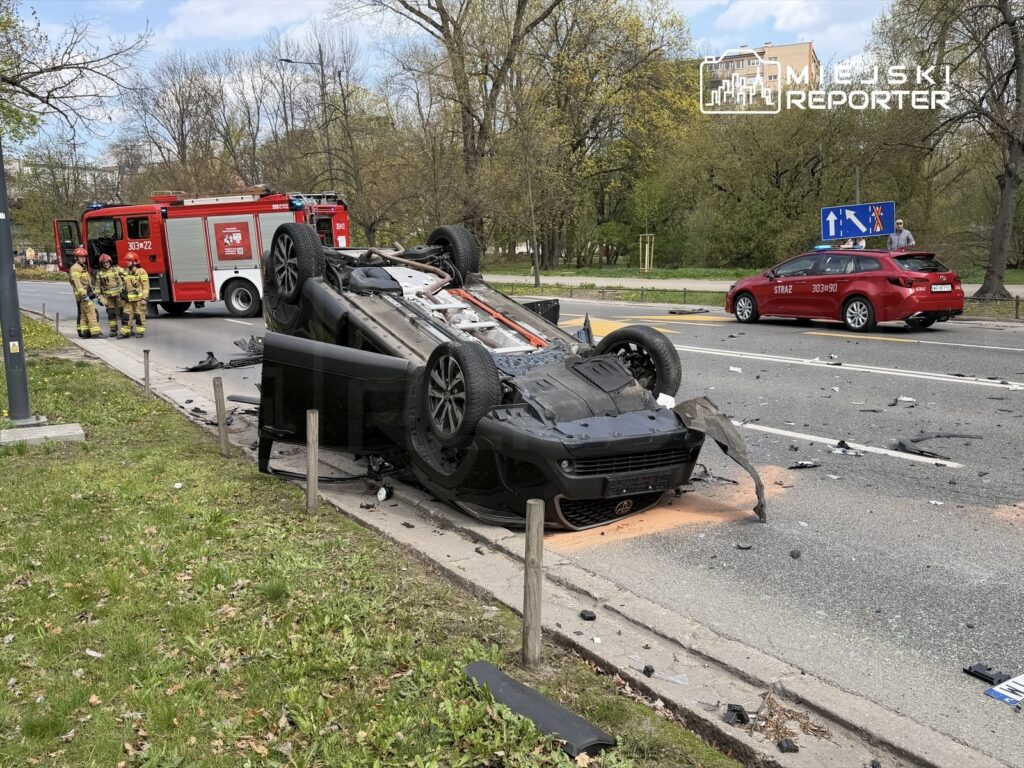 varsova da i ki aracli zincirleme kaza suruculer yaralandi 62590