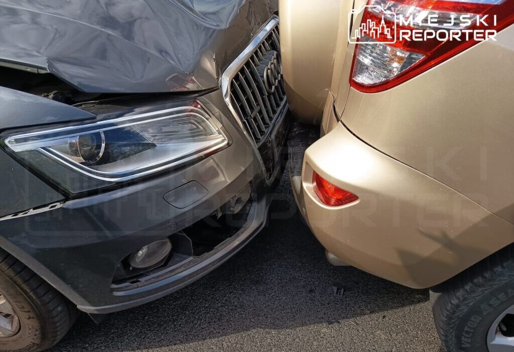 Varsova da i ki aracli zincirleme kaza trafik aksadi 67302