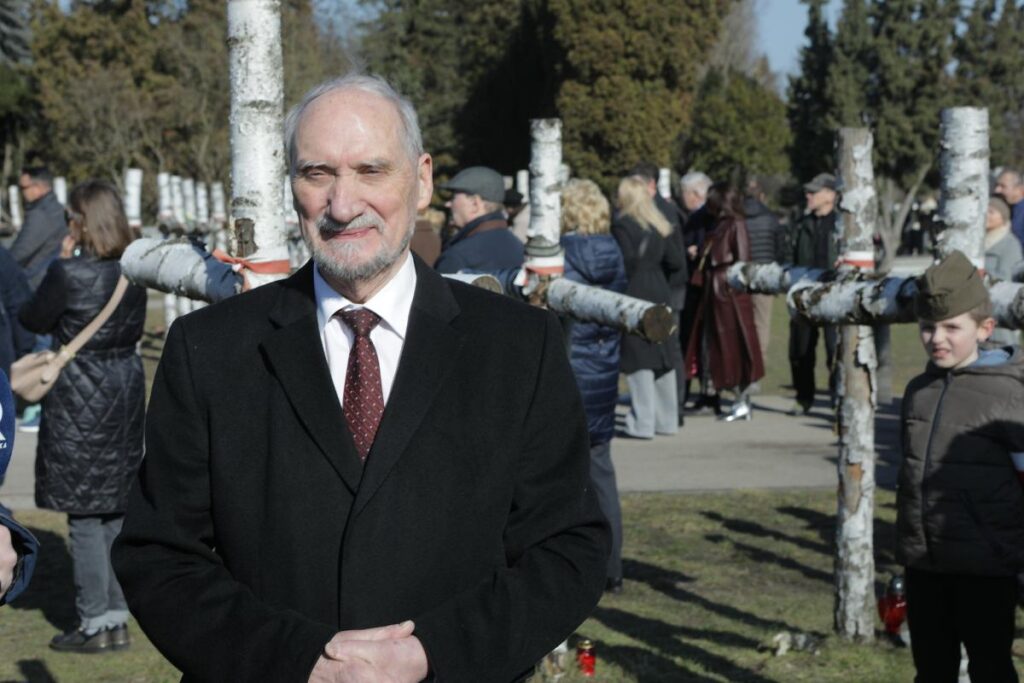 varsova da kilise onundeki hac yangini sorusturma baslatildi macierewicz kasit i ddiasinda 59150