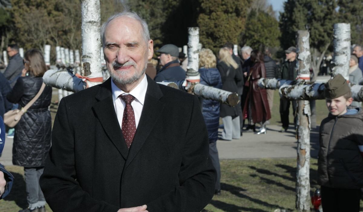 Varsova da kilise onundeki hac yangini sorusturma baslatildi macierewicz kasit i ddiasinda 59150