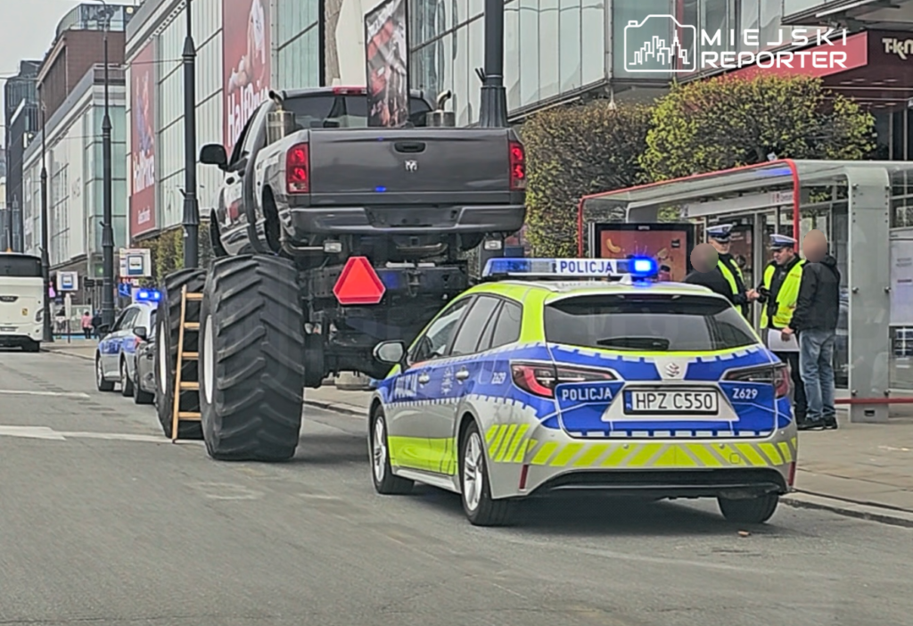 Varşova'da monster truck kontrolü i̇lgi topladı 1 Varsova da monster truck kontrolu i lgi topladi 62288