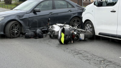 Varsova da motosiklet ve mercedes carpisti 47 yasindaki surucu hastaneye kaldirildi 63748