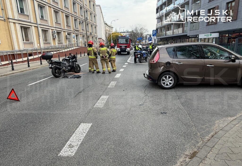 Varsova da motosiklet ve otomobil carpisti surucu hastaneye kaldirildi 62744