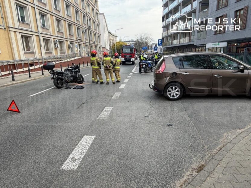 Varsova da motosiklet ve otomobil carpisti surucu hastaneye kaldirildi 62744