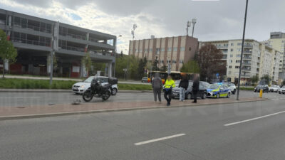 Varsova da motosikletli ile otomobil carpisti surucu hastaneye kaldirildi 67274