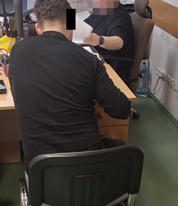 Varsova da motosikletli sofore saldiri kaskla yaralama ve yasam tehdidi 62988