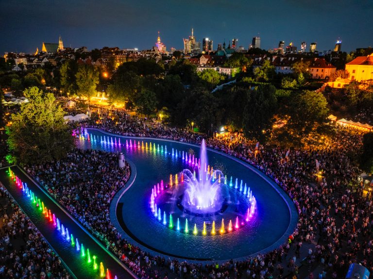 Varsova da multimedial park fontann da gosteri sezonu basliyor trafik duzenlemeleri yapilacak 67026