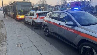 Varsova da otobus duraginda kaza yolcu basini kapiya carpip yaralandi 62396