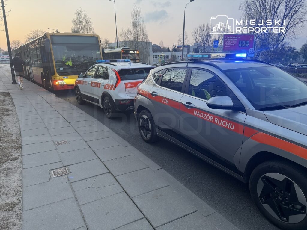 Varsova da otobus duraginda kaza yolcu basini kapiya carpip yaralandi 62396