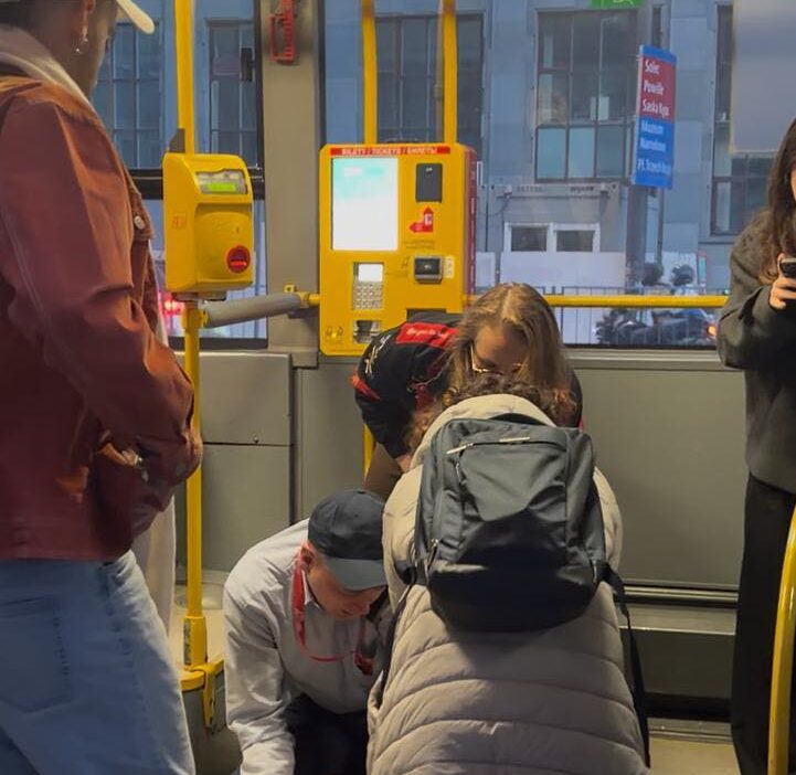 Varsova da otobus soforu genc kadinin hayatini kurtardi 66314