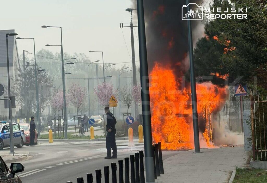 Varsova da otobus yangini hatlarda aksama yasandi 62463