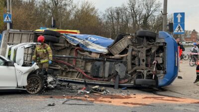 Varşova'da otobüsle bmw çarpıştı: 8 yaralı 3 Varsova da otobusle bmw carpisti 8 yarali 58851