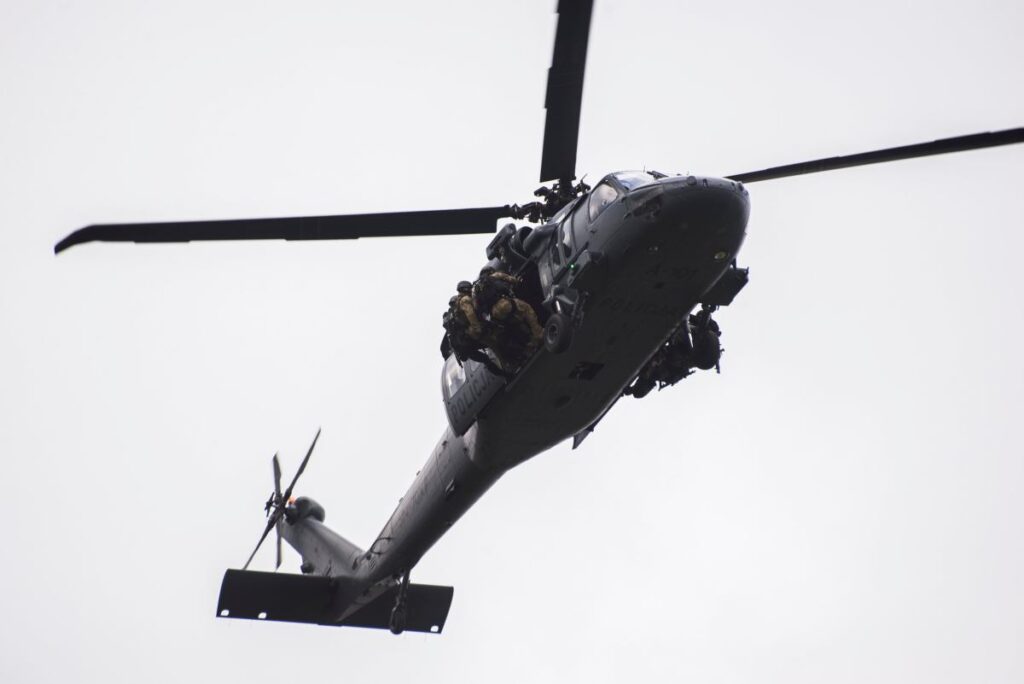 varsova da ozel harekat boa timleri devrede 59214